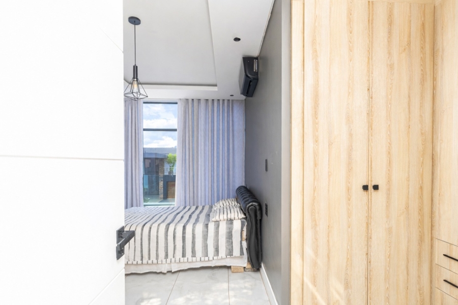 6 Bedroom Property for Sale in The Islands Estates North West